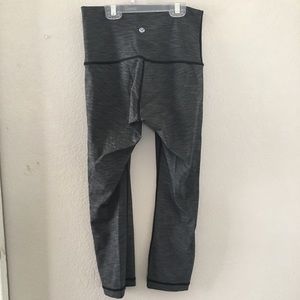 Lululemon Wunder Under size 6 Cropped